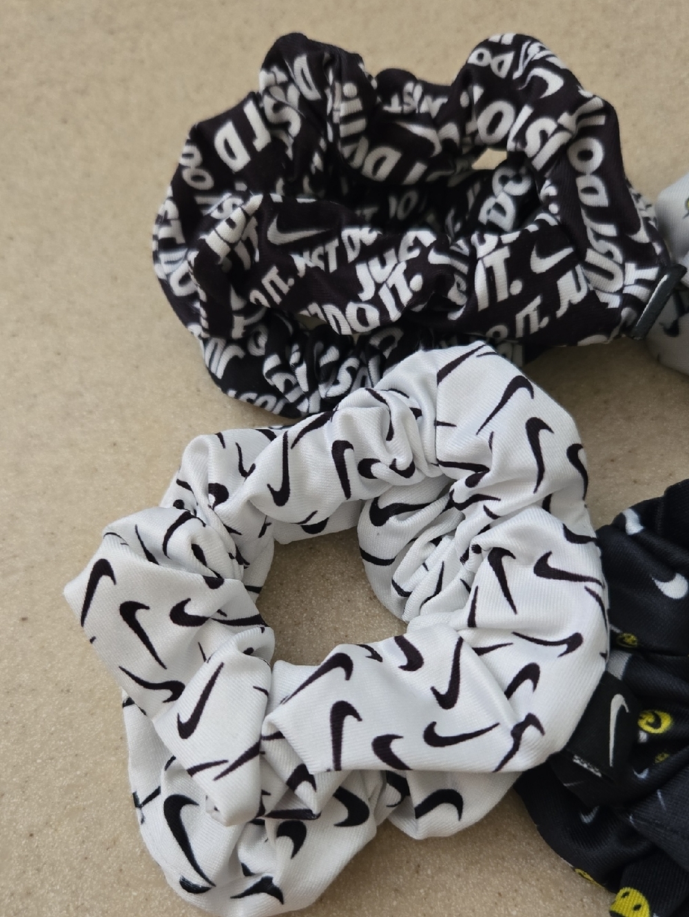 Nike Srunchies - Picture 3 of 3
